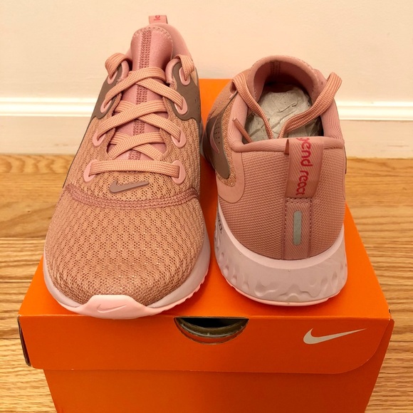 nike legend react pink